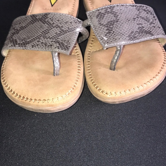 Volatile Slip On Sandals - Picture 3 of 10